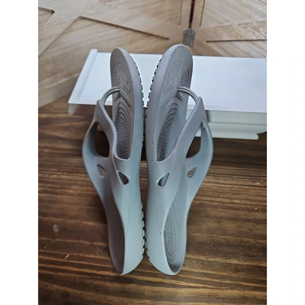 CROCS Kadee II Women Sz 6 Flip Flops Gray Pool Lake Beach Packable Vacation #566